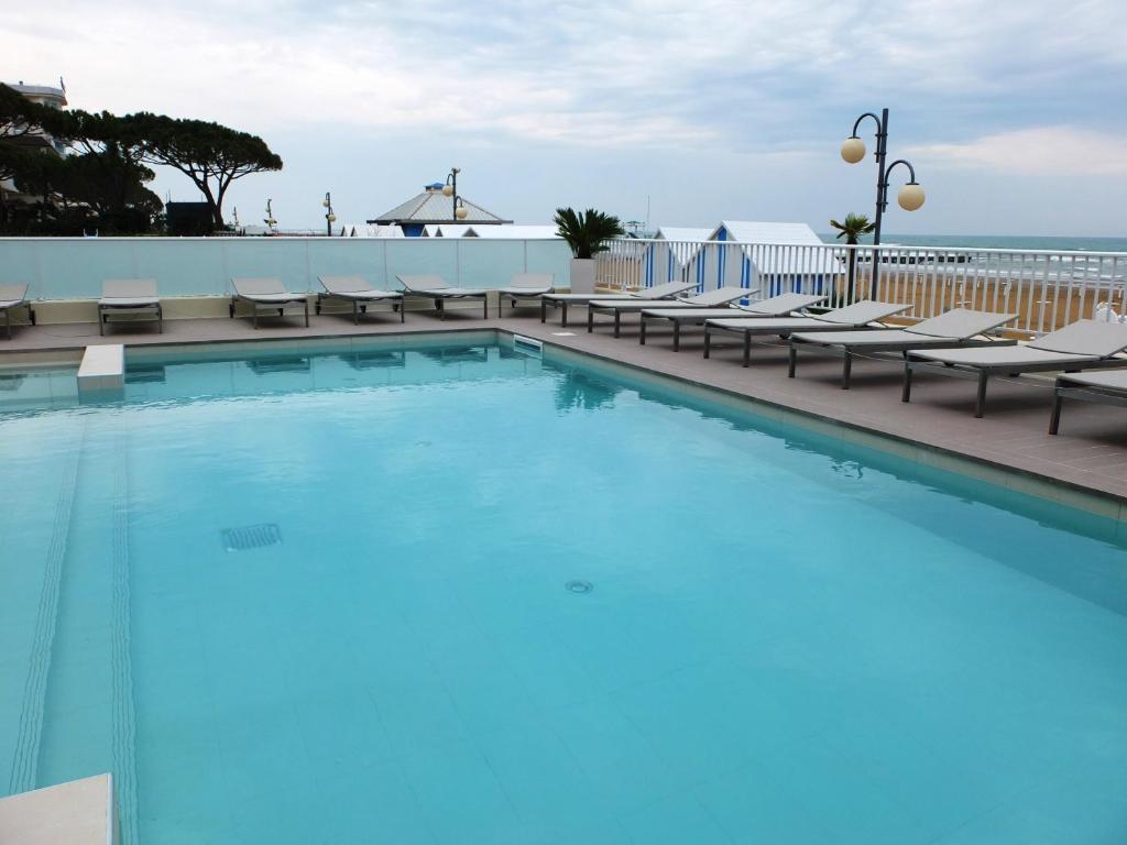 Hotel Canarie Lido di Jesolo Exteriör bild